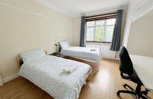 Bright & Spacious House Near Central London - Foto 8