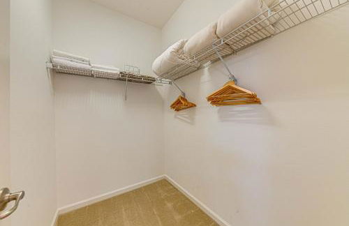 #350-Stunning Villa with Modern Decor, West Facing Pool Overlooking Private Conservation Land - Foto 22