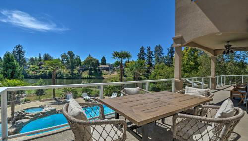 Luxe Getaway with Riverfront Views in Grants Pass! - Foto 2