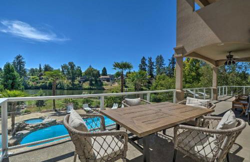 Luxe Getaway with Riverfront Views in Grants Pass! - Foto 2