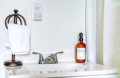 Jungle House Columbus Downtown Free Parking Sleeps 6 - Steps to Convention Center & Nationwide Arena - 1BR Short North Luxury Home - Over 5,800 Five Star Stays - Foto 29