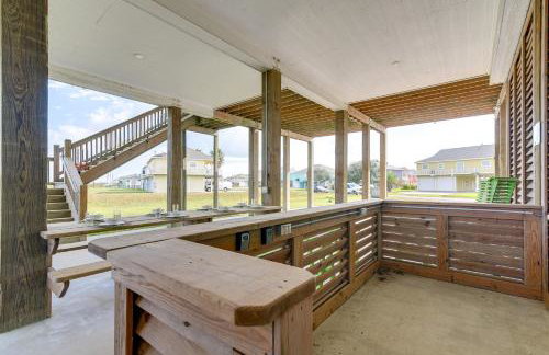 Walk to Shore Crystal Beach Escape with Deck and Bar! - Foto 30