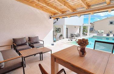 Mare`s Private House 1st floor with Pool - Foto 1