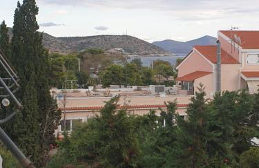 Newly Renovated Varkiza Beachside One Bedroom with Large Terrace - Foto 12