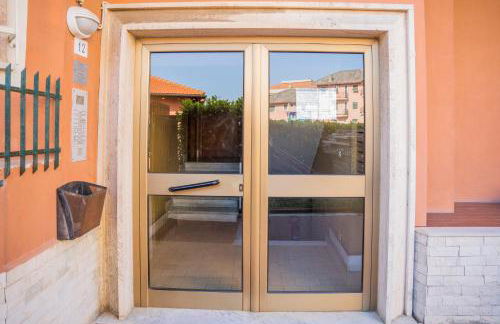 049 - Attico ELEGANTE, 10 minuti a piedi da MARE e SPIAGGIA - POSTO AUTO PRIVATO GRATIS - Foto 4