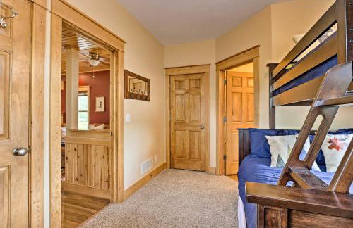 Fish, Hike and Ski Riverfront Granby Cabin! - Foto 21