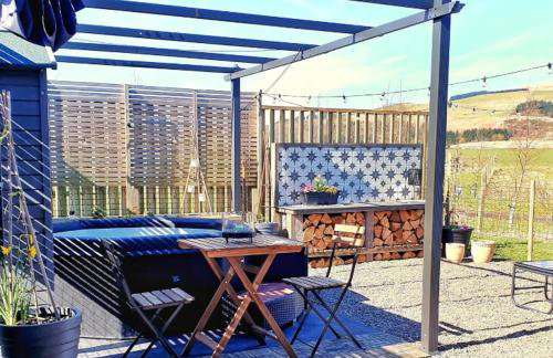 Rural Private Lodge - With Hot Tub - Outdoor Kitchen and Covered Lounge for Two - Foto 1