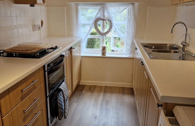 Lovely 2-bed Cottage in Coalbrookdale Telford - Photo 4