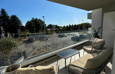 LuxeDesign Apartment - Photo 27