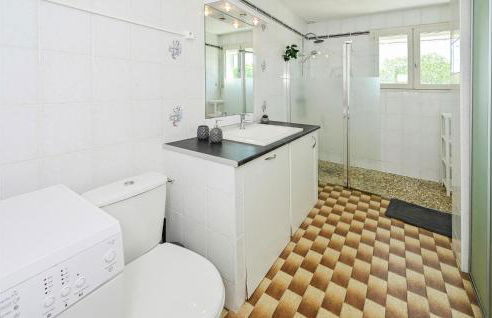 Gorgeous Home In Briare With Sauna - Photo 19