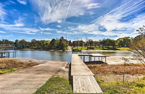 Walk to Cedar Creek Reservoir Home with Fire Pit! - Foto 33