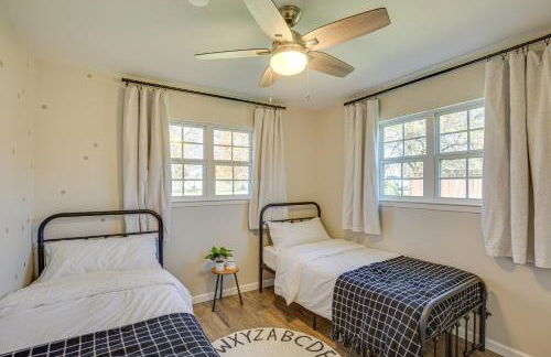 Game Room and Fire Pit Family-Friendly Aubrey Home - Foto 18