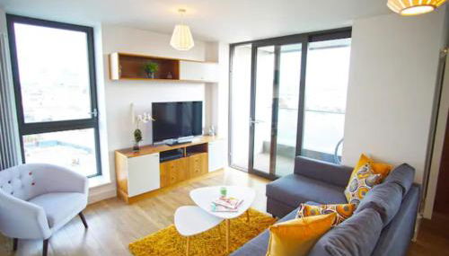 Spacious 2BR 2BA Apartment with Balcony & Free Parking - Near ExCeL & City Airport - Foto 3