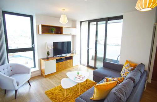 Spacious 2BR 2BA Apartment with Balcony & Free Parking - Near ExCeL & City Airport - Foto 3