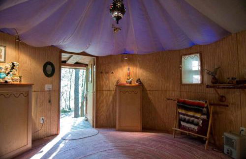 Enchanting Yurt Rental for a Romantic Getaway in North Carolina - Photo 12