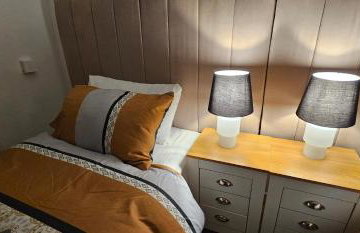 Glebe House - 2 Bedroom Luxury House that sleeps 6, with Free Private Parking, Easy Access to City Centre, and Near the Motorway - Photo 13