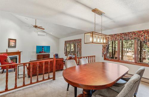 Pristine Cabin on Wooded Lot. Fantastic Location Pool Table - Foto 9