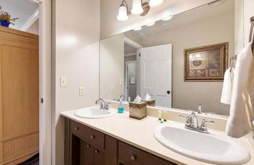 Peaceful Historic Villa with Hot Tub & Pool near Downtown Nashville, Tennessee - Photo 18