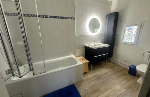 Belle villa entièrement climatisée 4 chambres 10 couchages, fibre WIFI, 2 terrasses parking privatif dans résidence sécurisée piscine commune 800 m de la mer LRCS69 - Foto 16