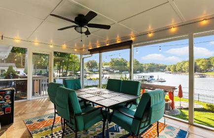 Dock Hot Tub Kayaks on Lake Norman Lakeside Gem by AvantStay - Foto 3