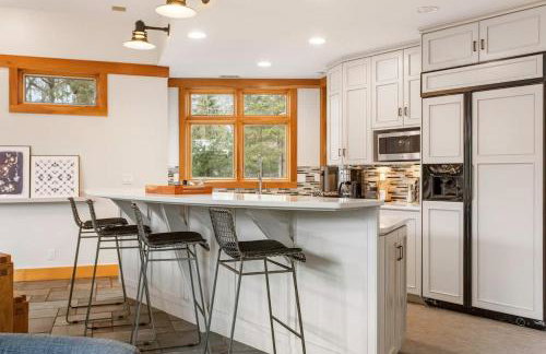 Beautiful Lakescape-4 BR Home with Heated Pool & Rec Space-Family Friendly - Foto 9