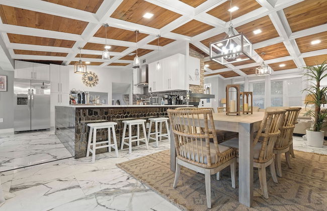 Serenity Haven Luxe Pet Friendly 5BR - Photo 9