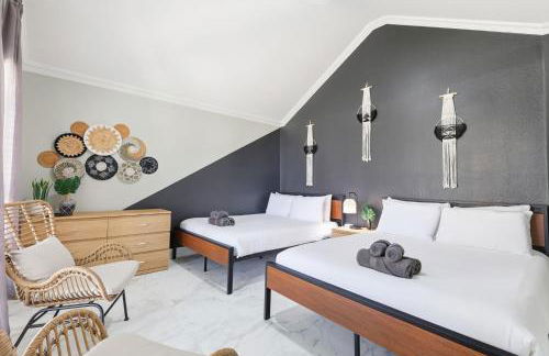 4-BD 2-BA with Backyard Pool Retreat + Game Room - Foto 24