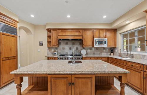 5800 sq ft Gorgeous Tarzana 7 bedroom 9 bathroom home with pool and hot tub - Foto 32