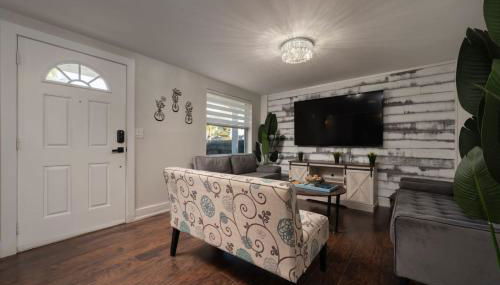 Luxe Family Friendly Retreat w Heated Pool Oasis - Foto 4