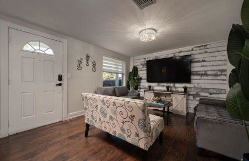 Luxe Family Friendly Retreat w Heated Pool Oasis - Foto 4