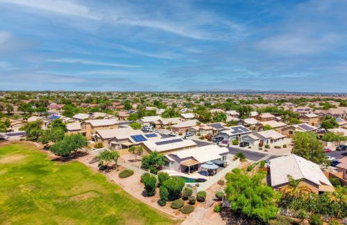 StayShores Chic Retreat – Pool HotTubSweet Sleep - Photo 46