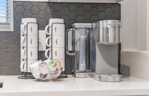 Elegant Escape-Fenced Yard BBQ & Cozy Fire Pit - Foto 13