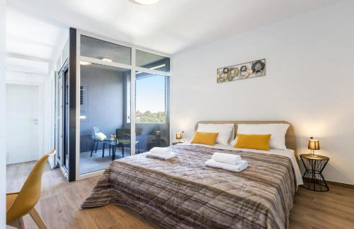 Modern 3-bedroom villa with a private pool - Photo 8