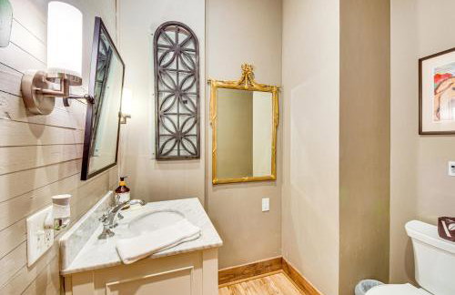 Historic Farmhouse with Modern Amenities and Hot Tub - Foto 16