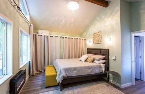 New Oasis -Spa -Firepit -BBQ- Decks-Pet friendly - Foto 6