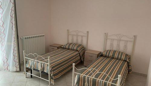 Confortevole e Luminoso Appartamento 100mq a Falerna con Vista sul Paese e sul Promontorio con Free WiFi Free Parking e Smart TV - Foto 5