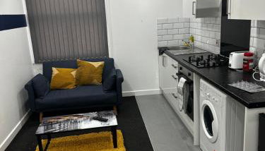 Cozzy Haven two min from Train station - Foto 5