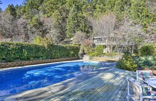 Woodsy Willow Creek Getaway with Pool and Deck! - Foto 39