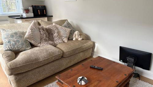 Walters Ash Apartment - Photo 3