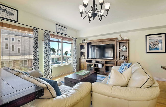 South Pacific Walk to Beach! - Foto 1