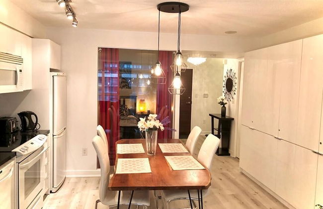 Toronto Downtown Suites CN Tower View - Photo 7