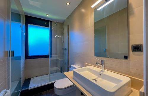 Stylish villa with saltwater pool - Foto 28