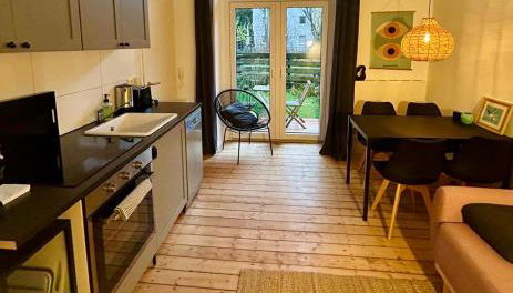 FeelsLikeHome - Stylische und zentrale Altbauwohnung mit Terrasse&Garten - Foto 2