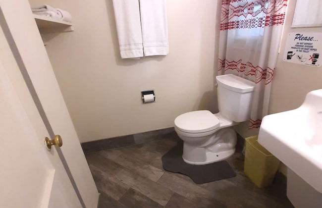 The New Star Motel with Studio-Kitchens: 1950s Extended-Stay Lodging and Retreat Center - Photo 60