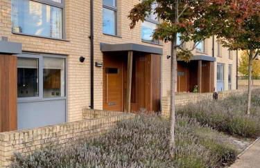 Homely, Cosy & Contemporary 4 BDR house with Garden & Parking 5 mins drive to Addenbrookes & Papworth hospitals & Bio Medical campus - Foto 18