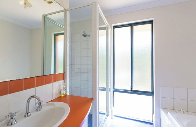 Relax and Unwind at Heavenly Hideaway - Photo 10