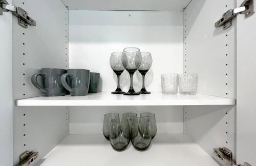 Modern Cosmopolitan APT Mid Hollywood with Free Parking 10mins to Universal Studios - Photo 22