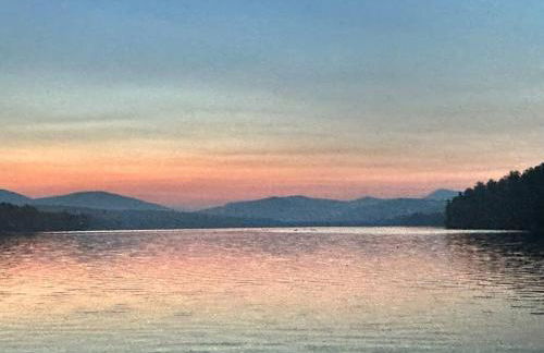 Luxe Modern Lakefront Oasis - Hot Tub, Sunset Views, Pet & Family Friendly! Close to UMF! - Foto 67