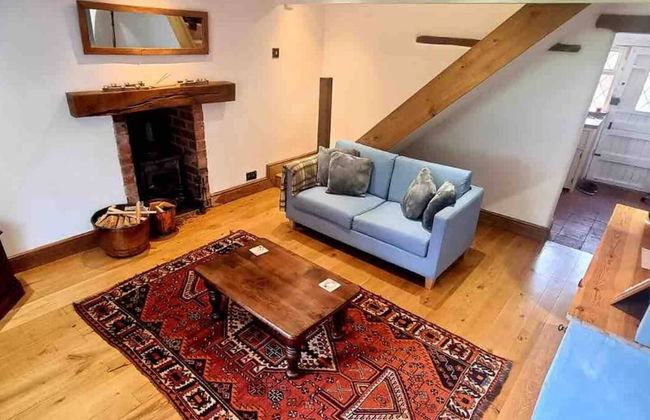 Village Period Cottage Next to a Idyllic Stream - Foto 1