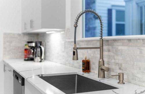 Spacious Houston 3Bed3 Bath Family Townhome - Photo 18